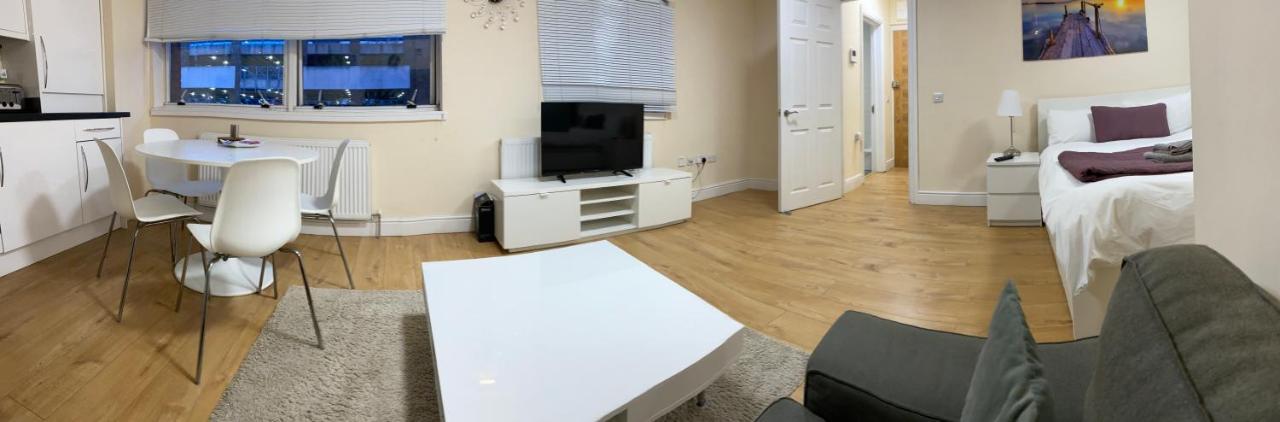 Westminster House Appartement Slough Buitenkant foto